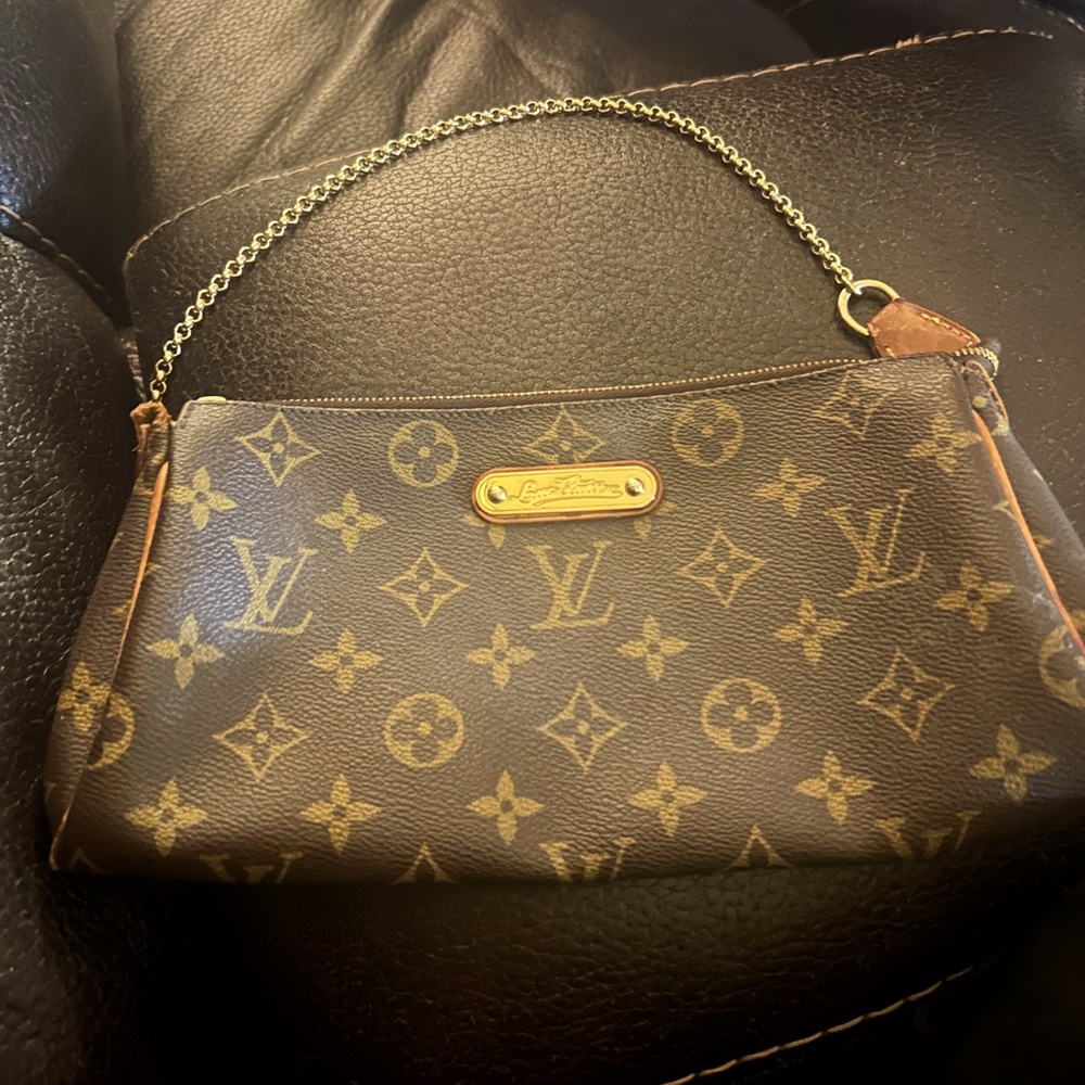 Good condition one side is a ripped but can be fixed